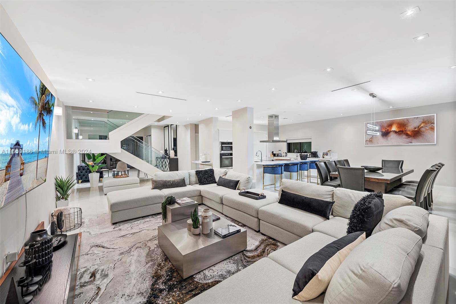 HOLLYWOOD GOLF ESTATES SE - Residential