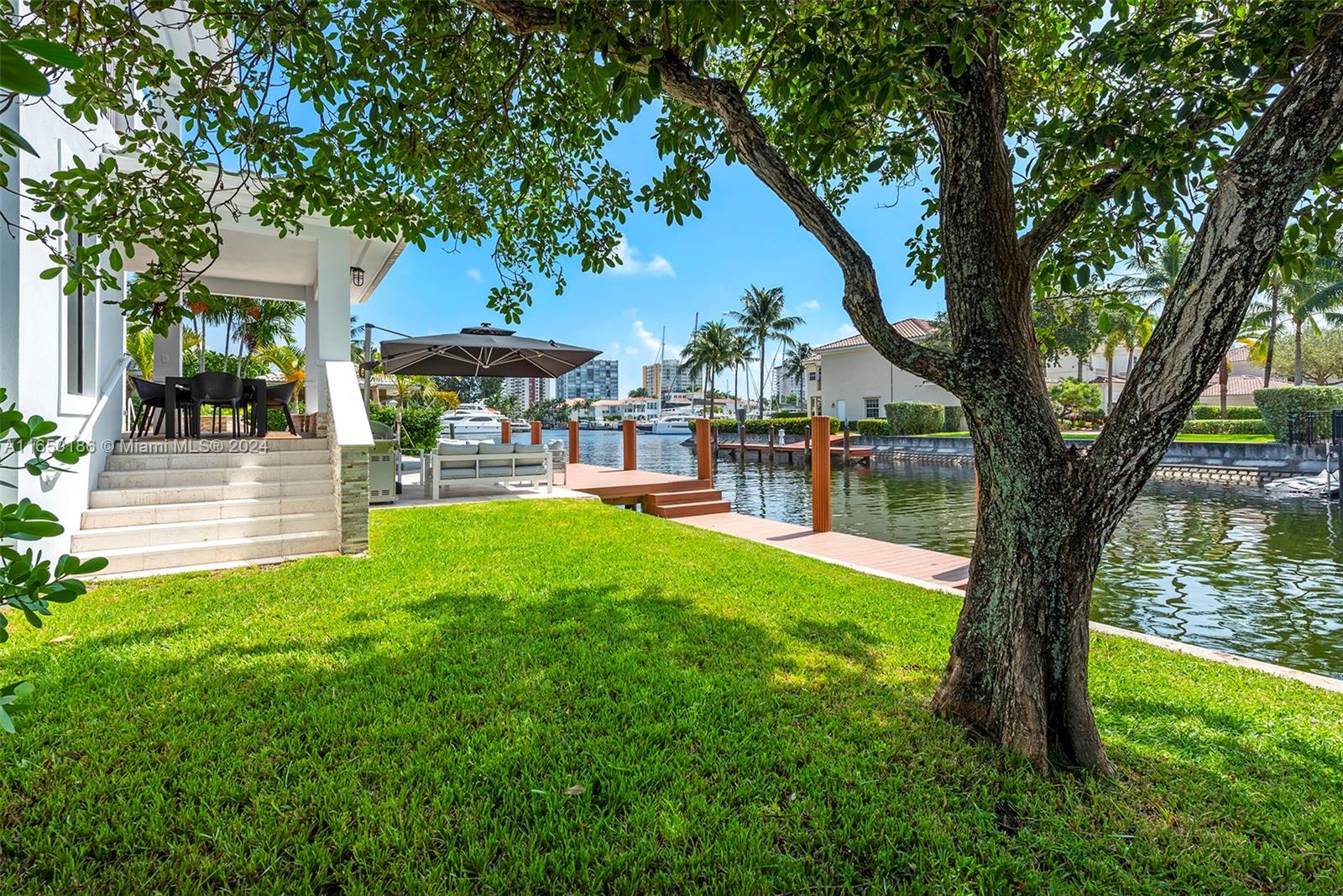 HOLLYWOOD GOLF ESTATES SE - Residential