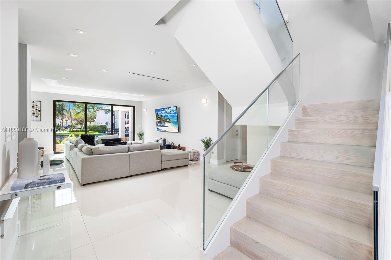 HOLLYWOOD GOLF ESTATES SE - Residential