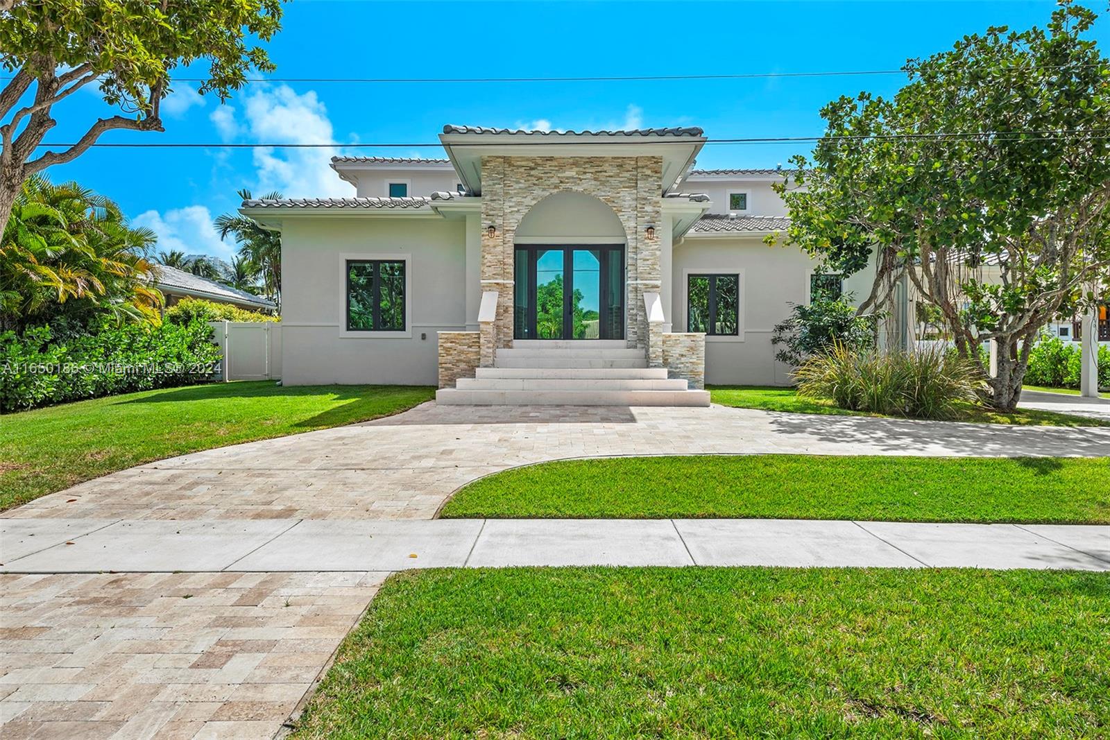 HOLLYWOOD GOLF ESTATES SE - Residential