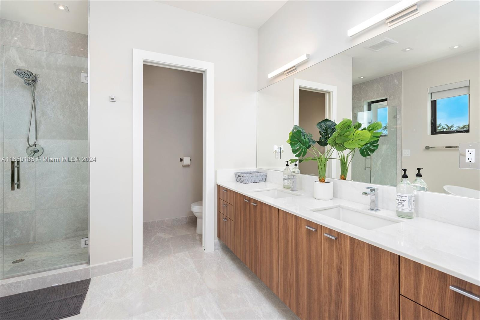 HOLLYWOOD GOLF ESTATES SE - Residential