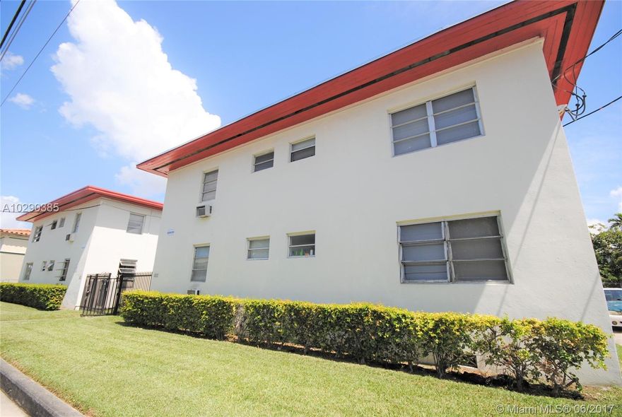 Modern style studio apt located in hot Shorecrest neighborhood just steps away from the new commercial shopping district! This classic one studio apartment offers a bright and airy floor plan with updated features, tile-Flooring throughout the unit, ample closet, nice light. Building features on-site laundry parking and gated entrance!