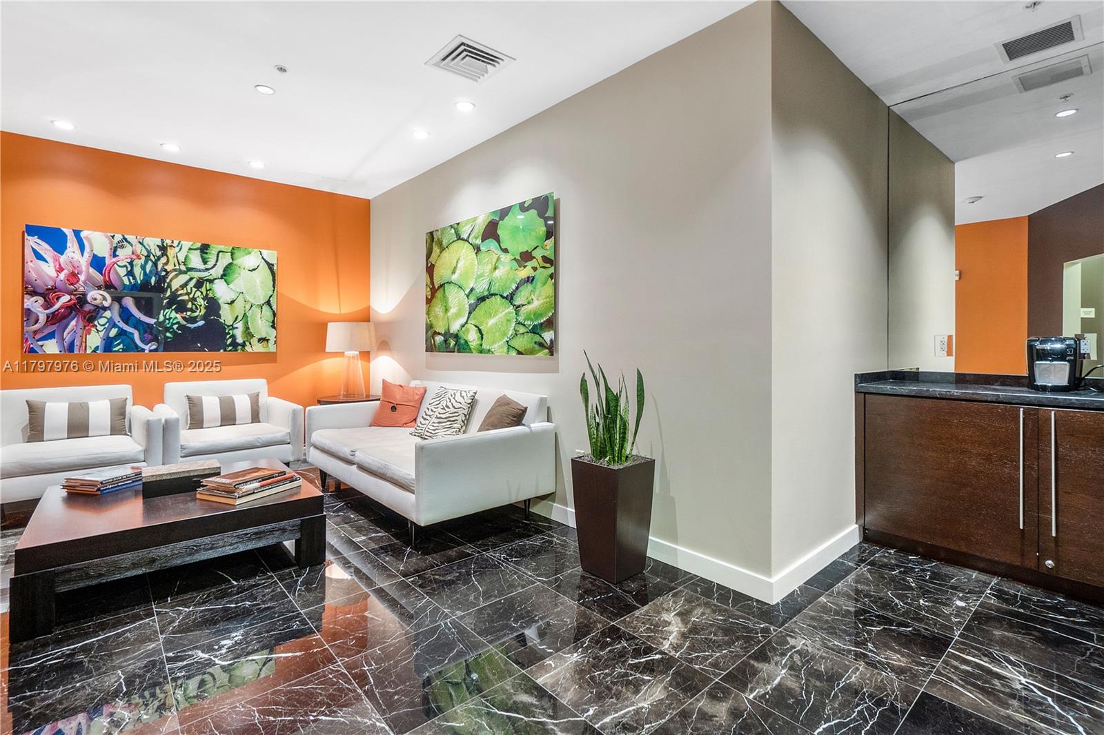 CITYPLACE SOUTH TOWER CON - Residential