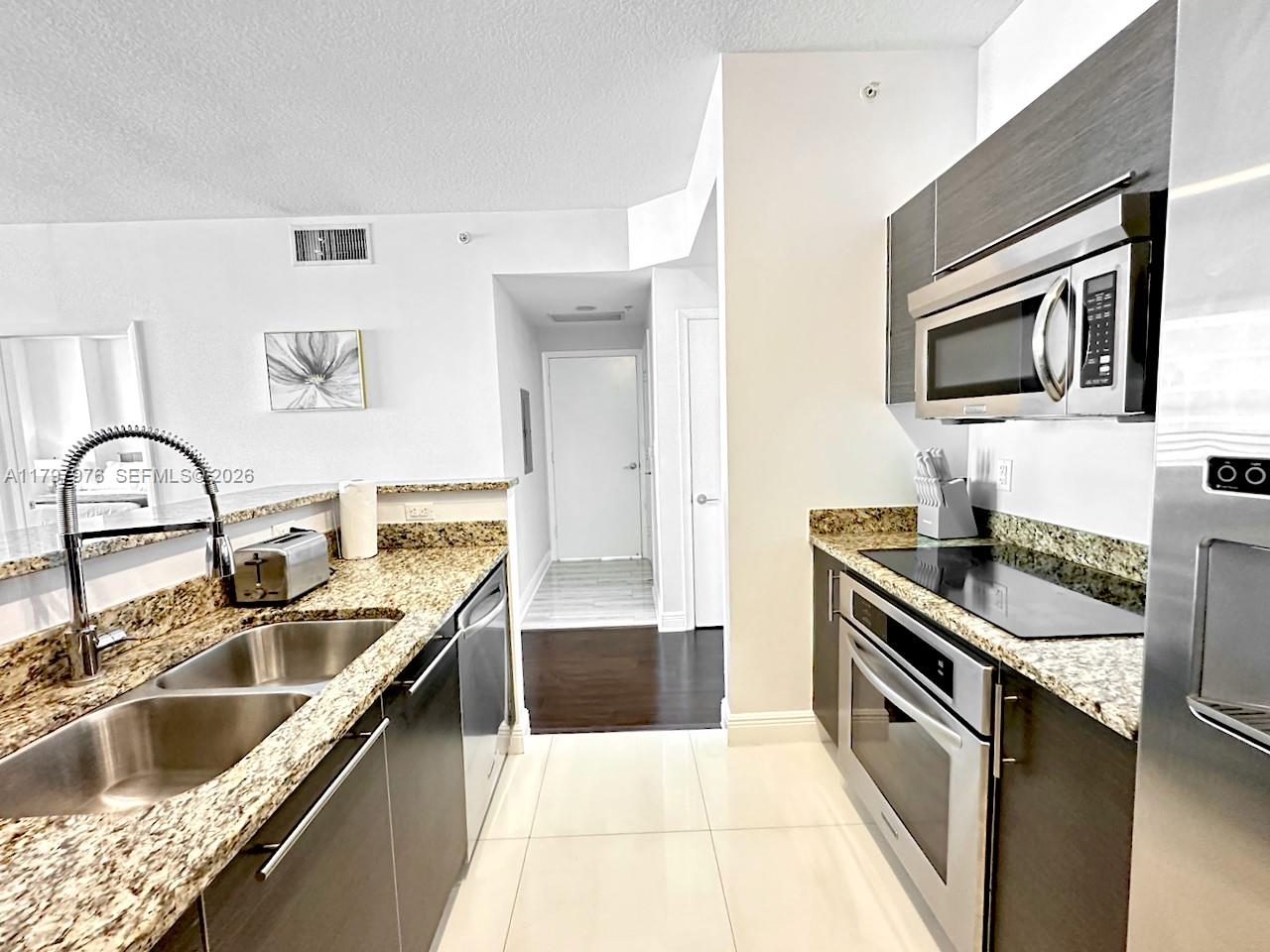 CITYPLACE SOUTH TOWER CON - Residential
