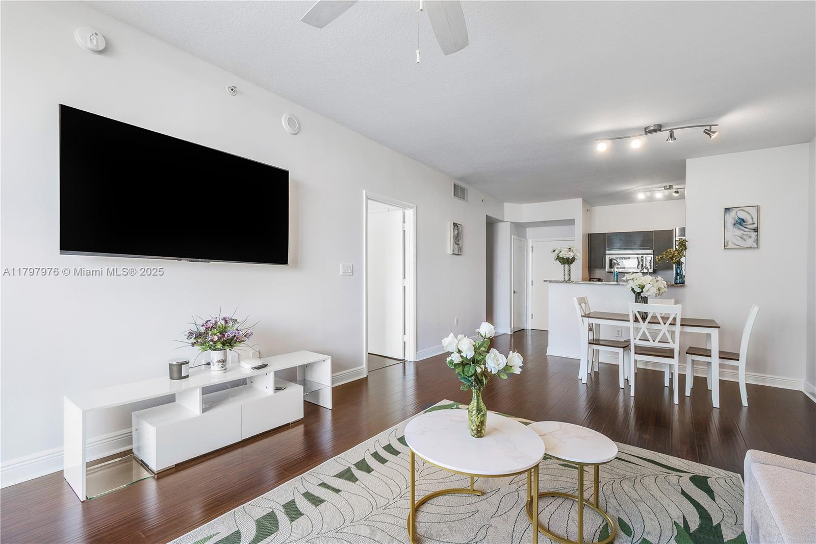 CITYPLACE SOUTH TOWER CON - Residential