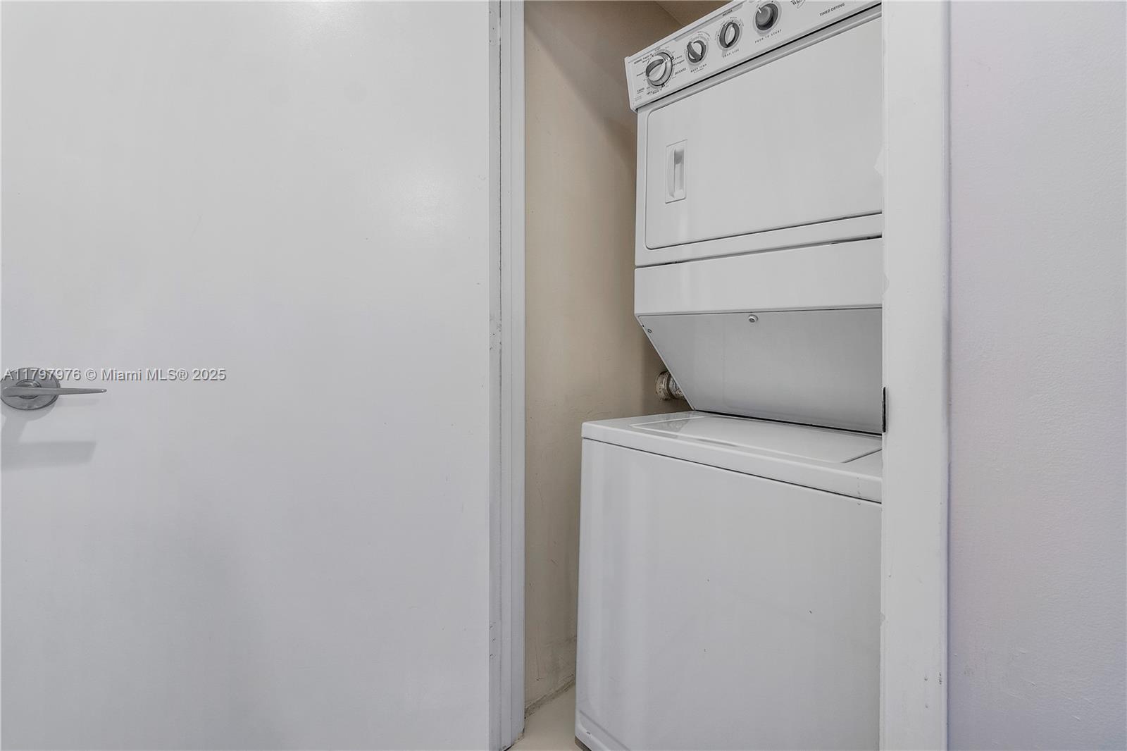CITYPLACE SOUTH TOWER CON - Residential