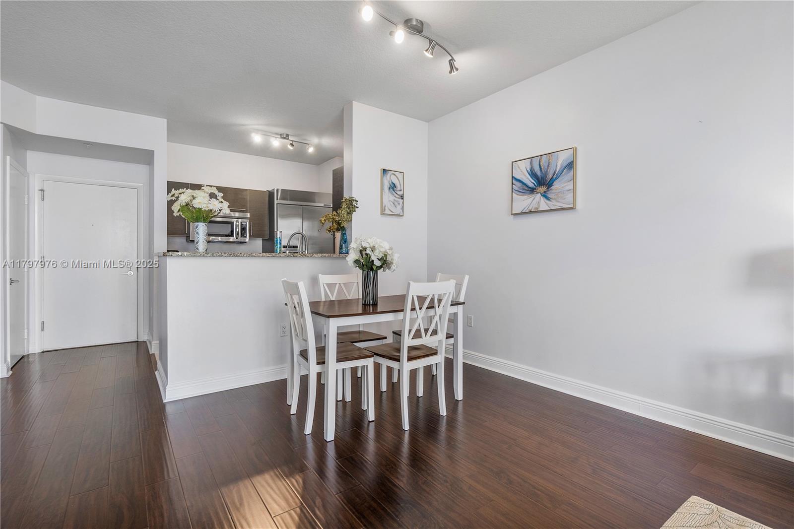 CITYPLACE SOUTH TOWER CON - Residential
