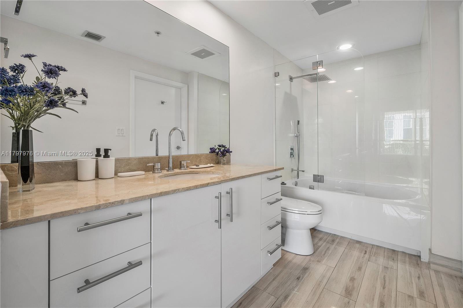 CITYPLACE SOUTH TOWER CON - Residential