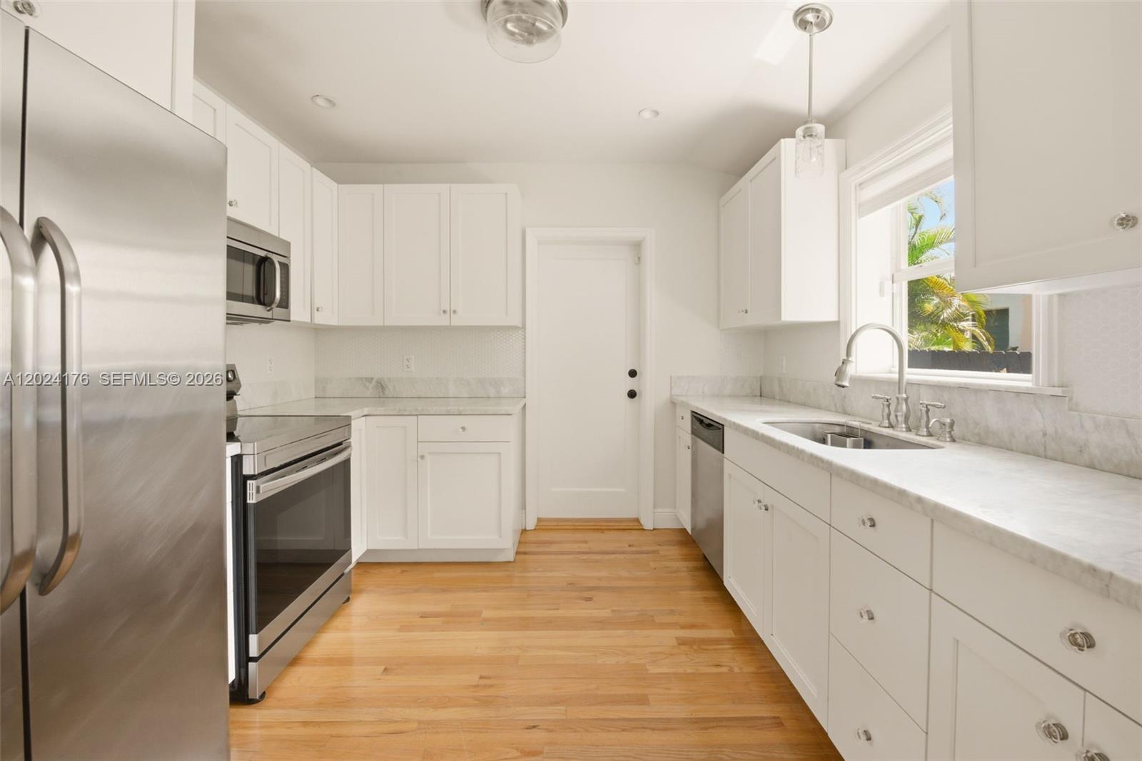MIAMI SHORES SEC 1 AMD - Residential Lease