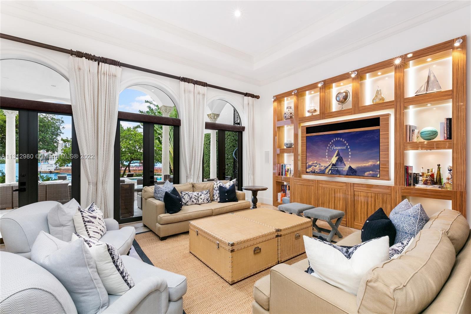 ISLAND ESTATES - Residential