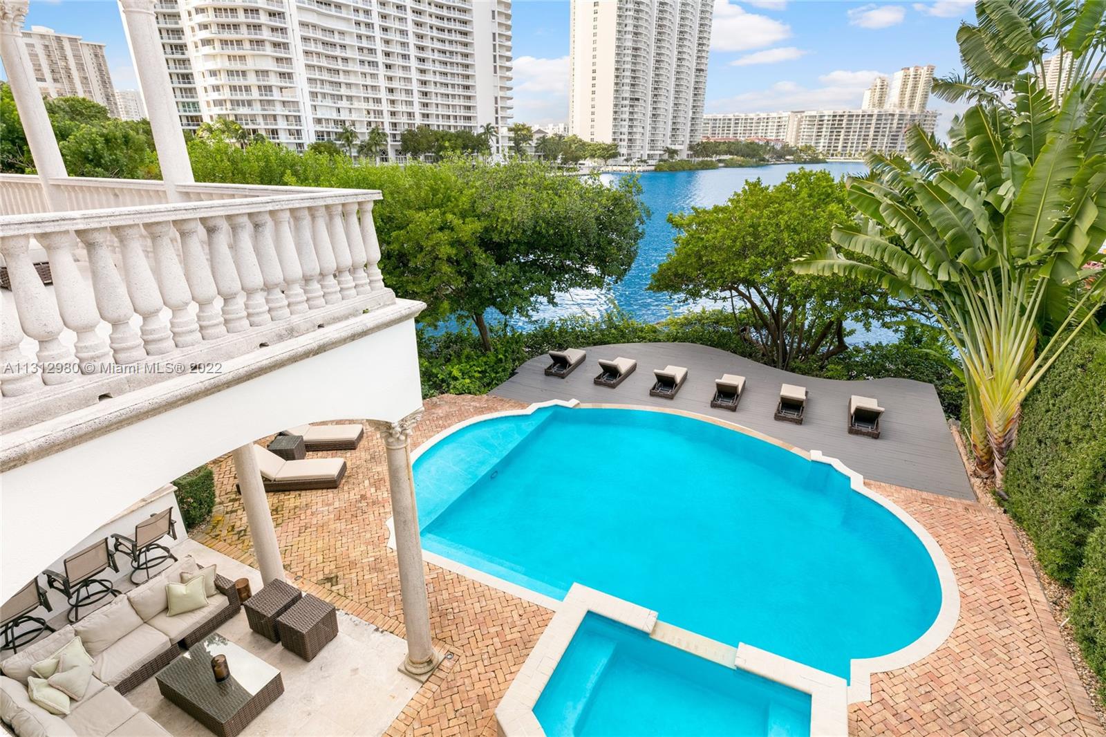 ISLAND ESTATES - Residential