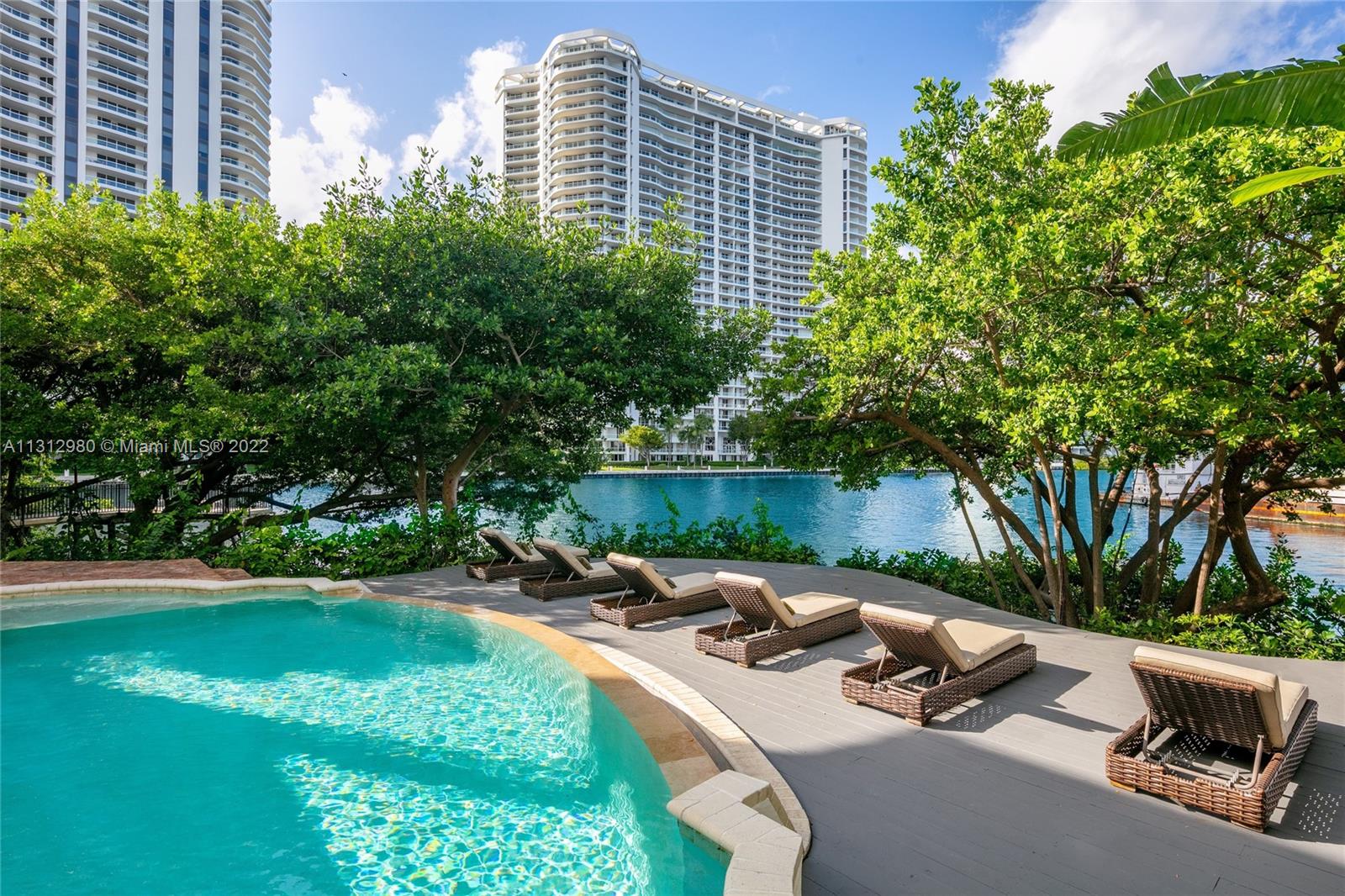 ISLAND ESTATES - Residential