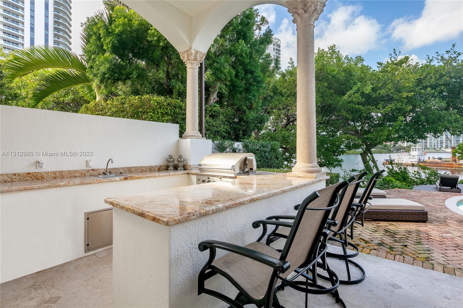 ISLAND ESTATES - Residential