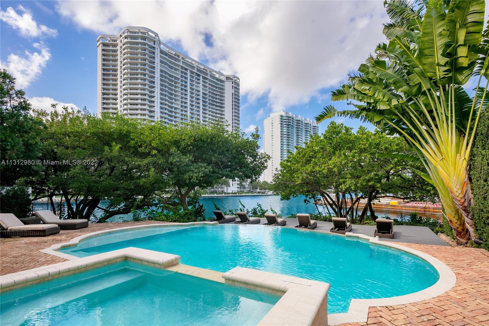 ISLAND ESTATES - Residential