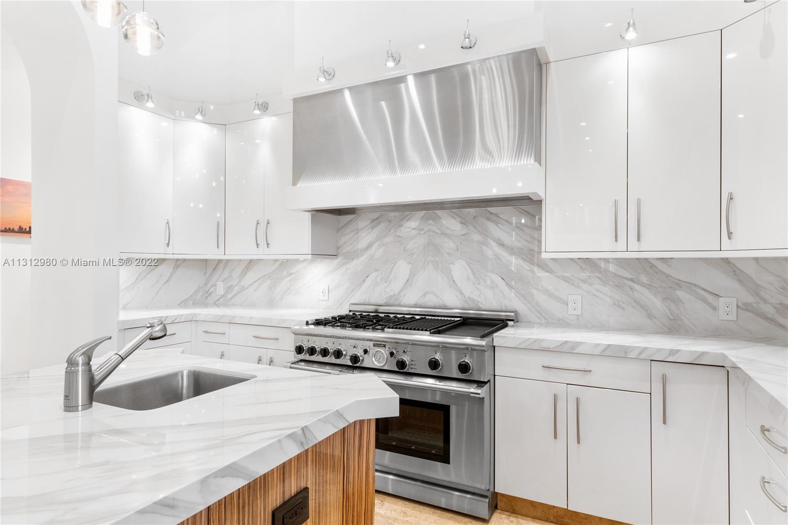 ISLAND ESTATES - Residential