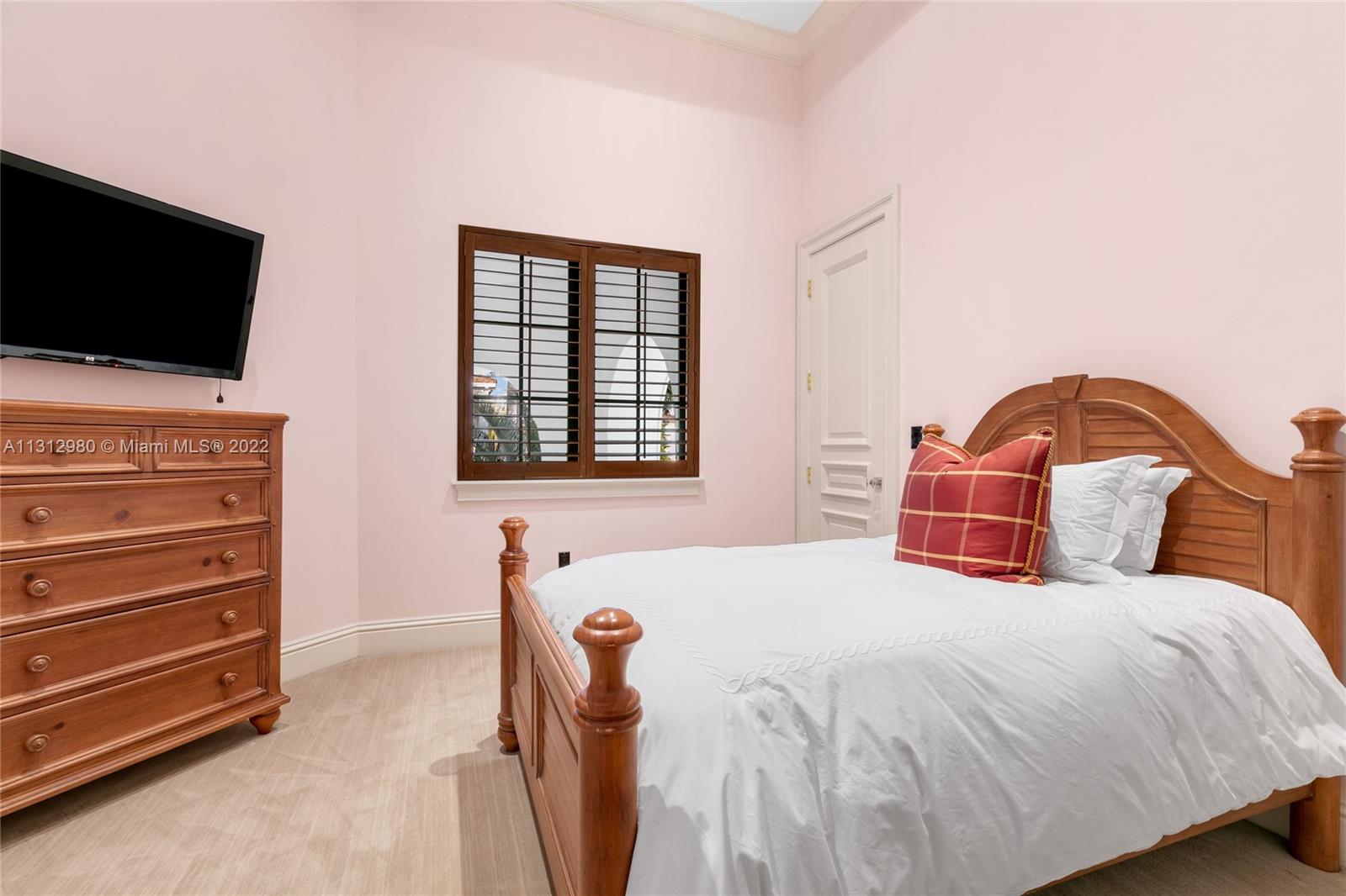 ISLAND ESTATES - Residential