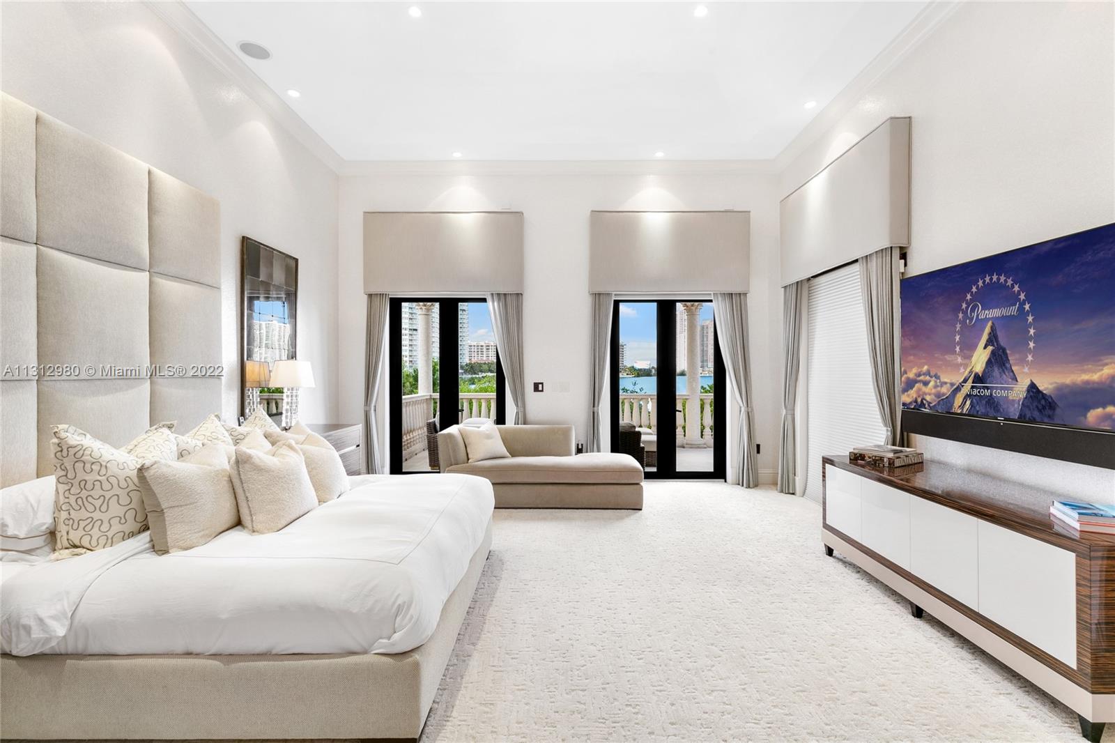 ISLAND ESTATES - Residential