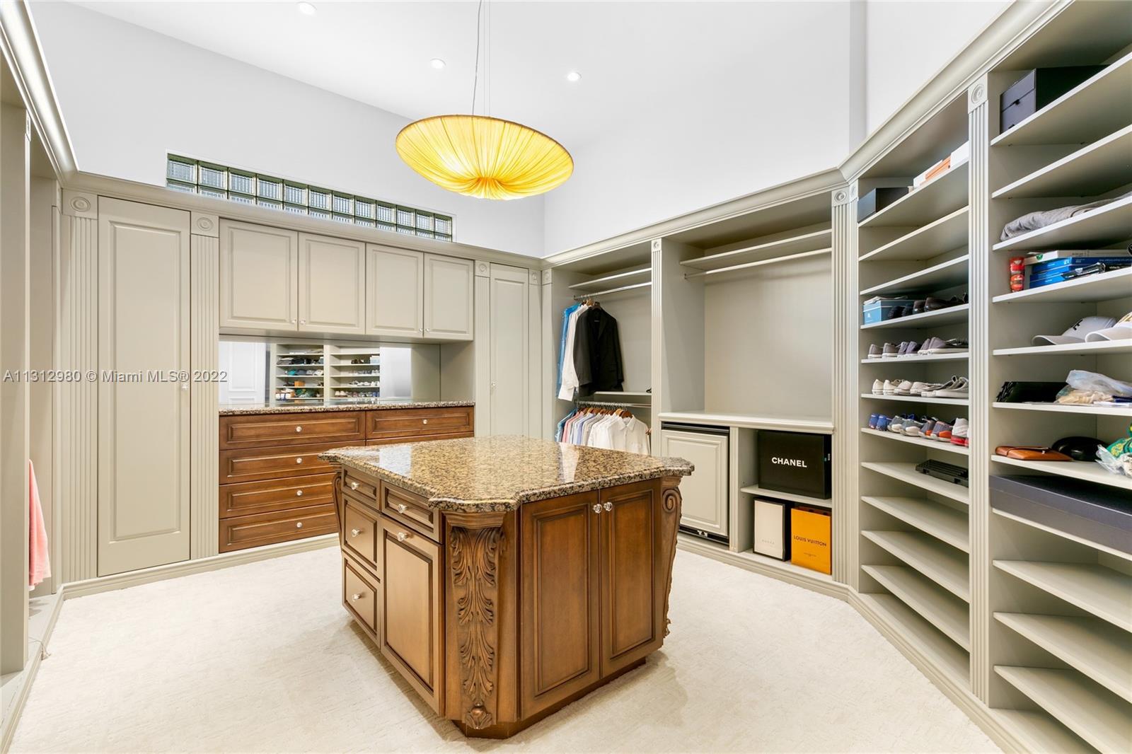 ISLAND ESTATES - Residential