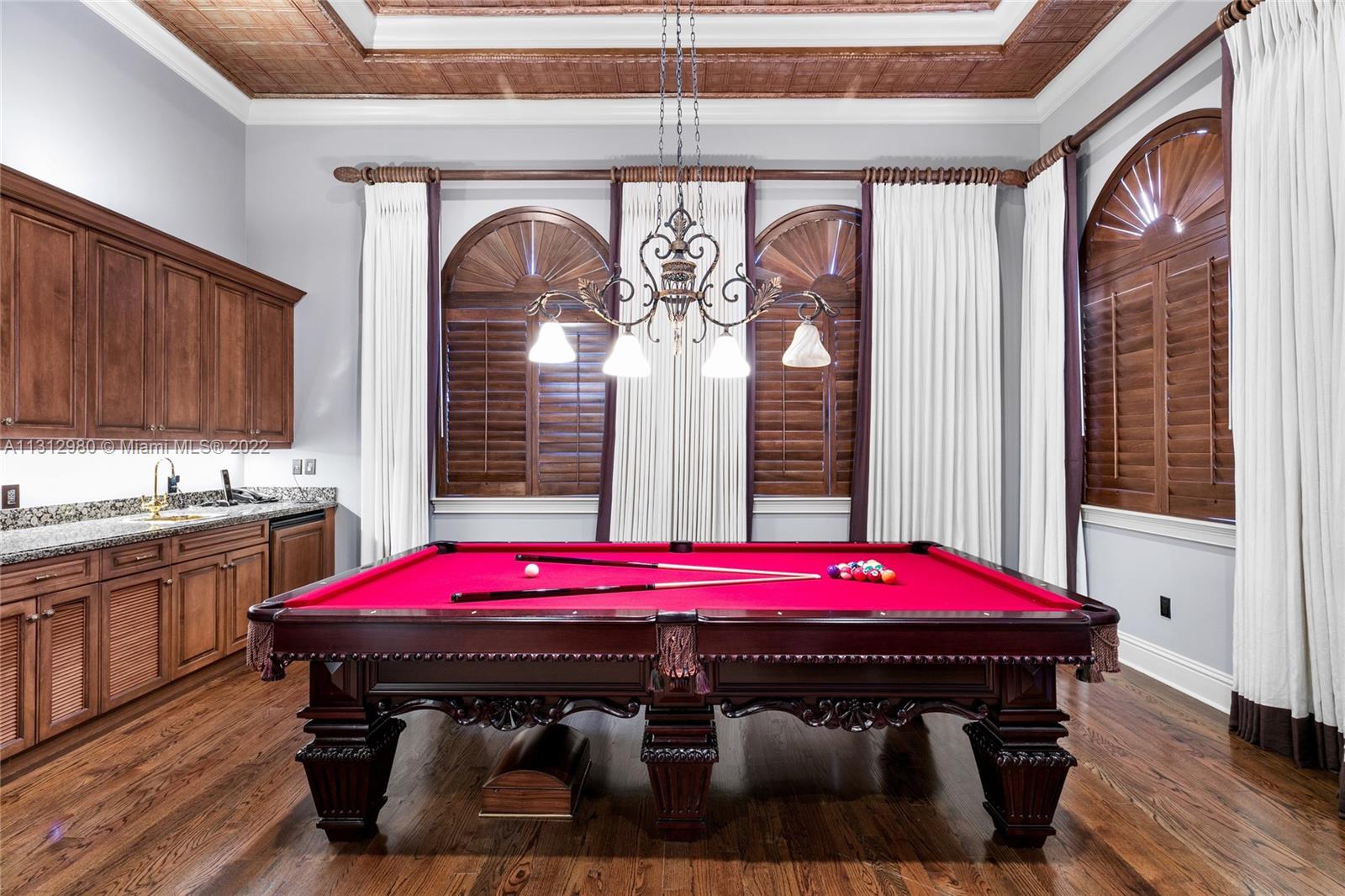 ISLAND ESTATES - Residential