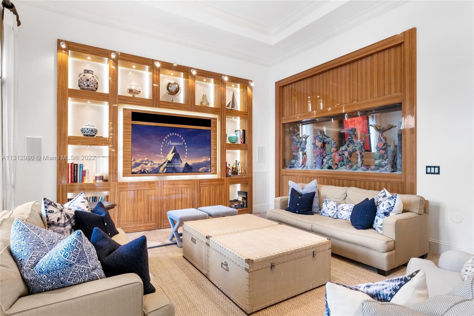 ISLAND ESTATES - Residential