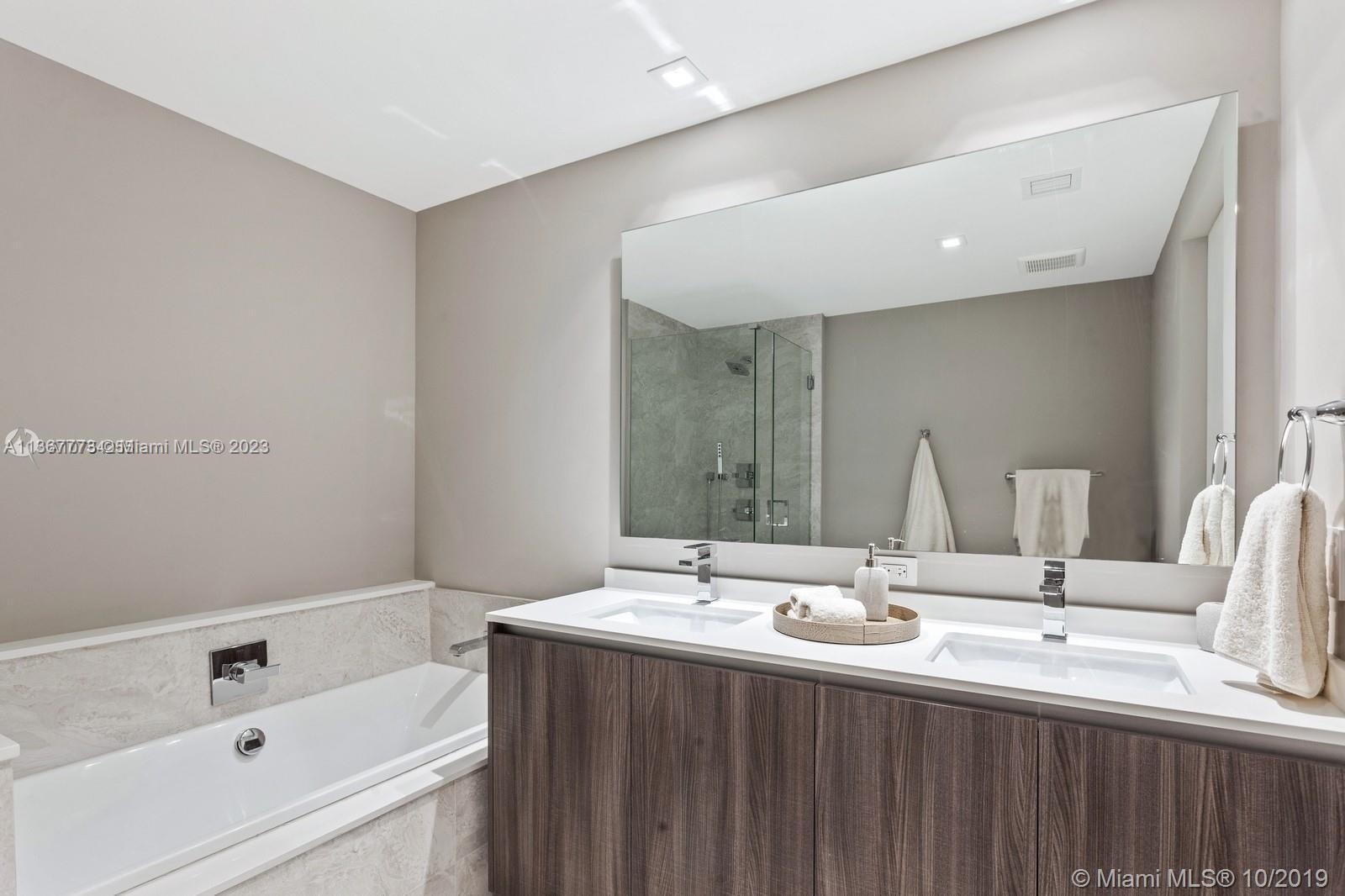 ARIA ON THE BAY CONDO - Residential