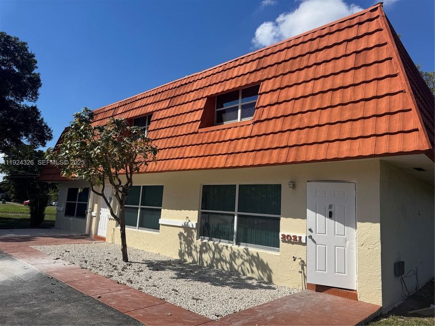 Completely remodeled! Spacious 2 bedroom and 1.1/2 bath unit in Lauderhill. Close to shops, grocery and restaurants. Short distance to 95 and 20 minutes to the beach. Rapid approval