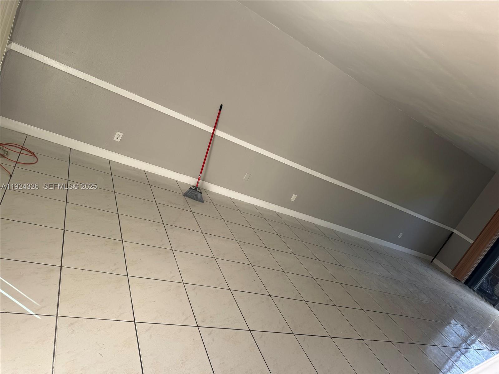 LAUDERHILL MANOR - Residential Lease