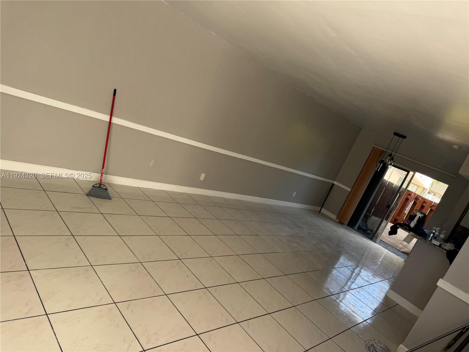 LAUDERHILL MANOR - Residential Lease