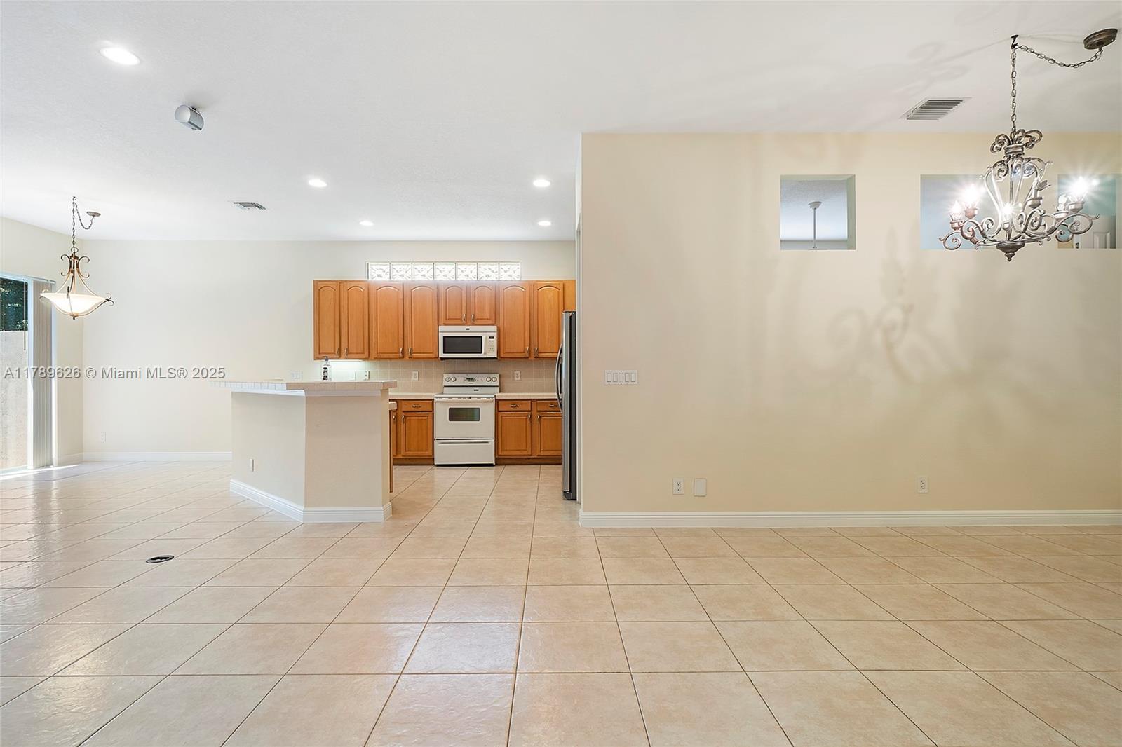 ADDISON TRACE - Residential Lease