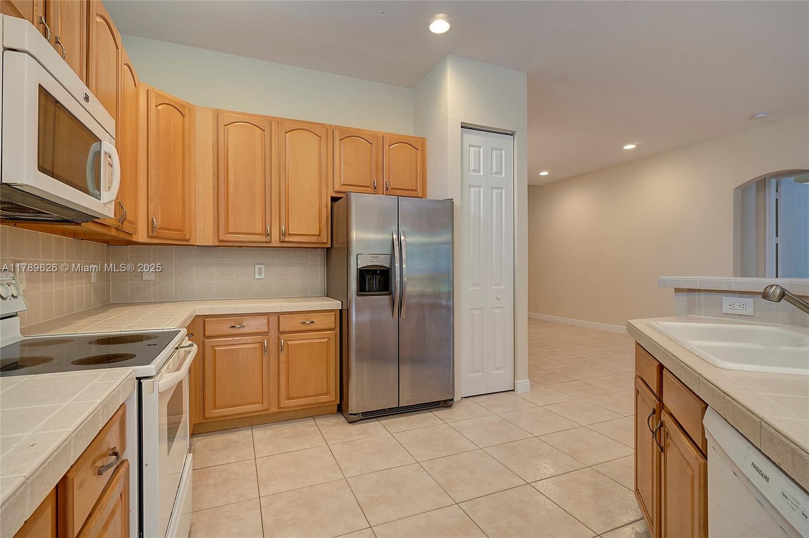 ADDISON TRACE - Residential Lease