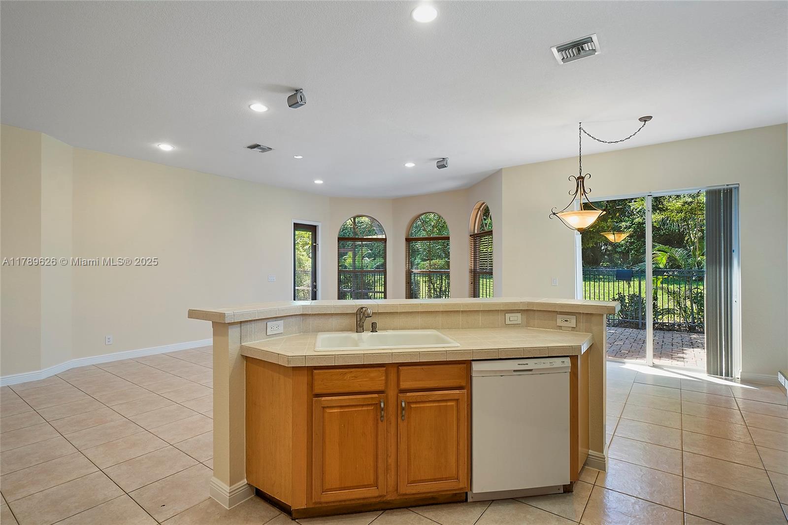 ADDISON TRACE - Residential Lease