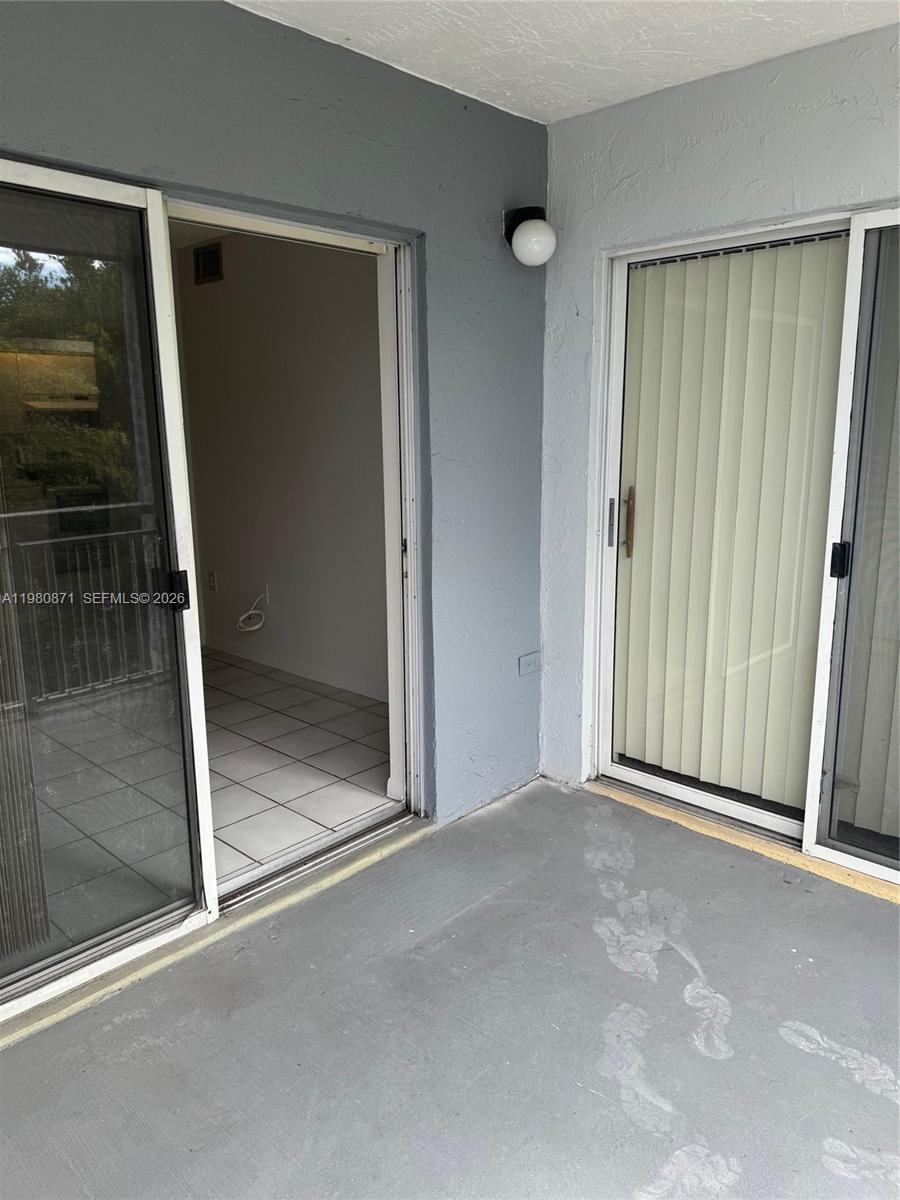 LE CLUB AT OLD CUTLER CON - Residential Lease