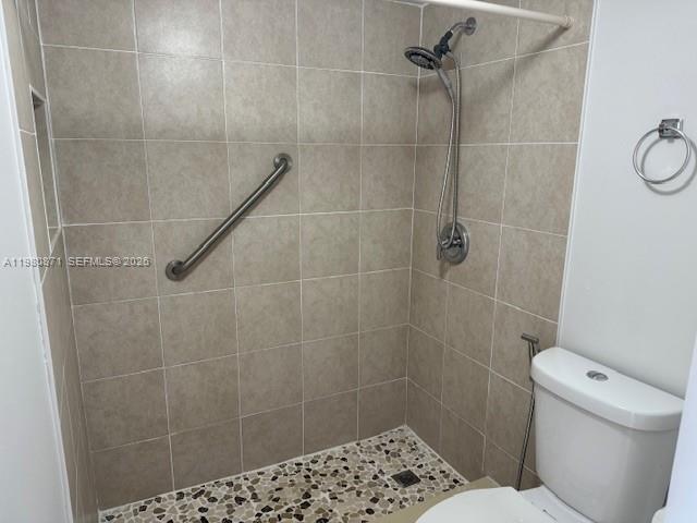 LE CLUB AT OLD CUTLER CON - Residential Lease