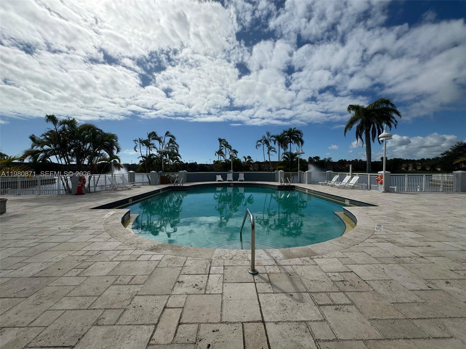 LE CLUB AT OLD CUTLER CON - Residential Lease