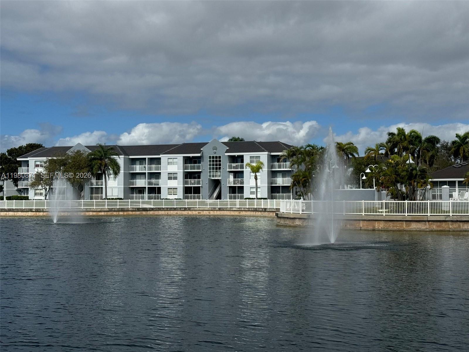 LE CLUB AT OLD CUTLER CON - Residential Lease