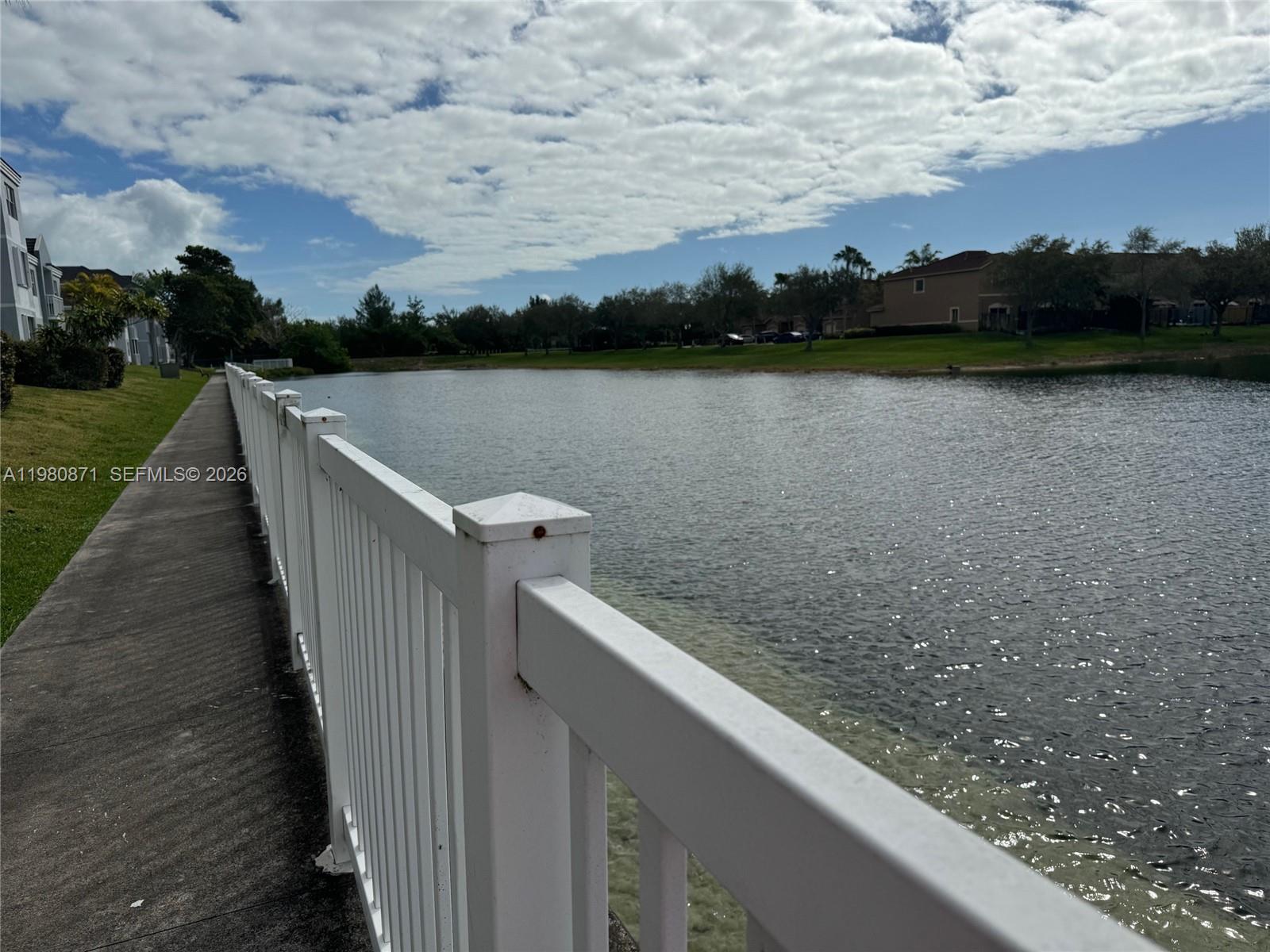 LE CLUB AT OLD CUTLER CON - Residential Lease