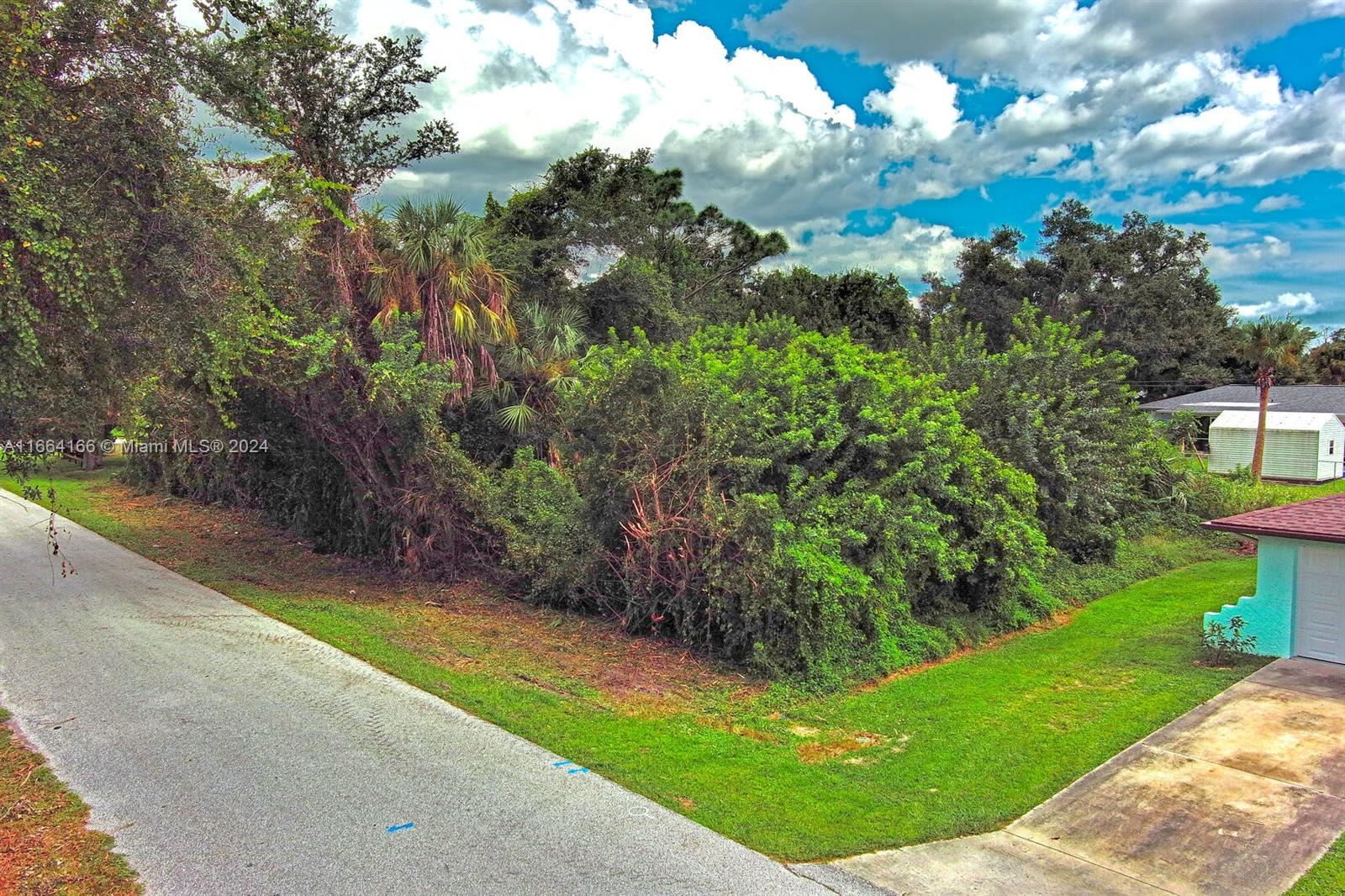 Port Charlotte - Land