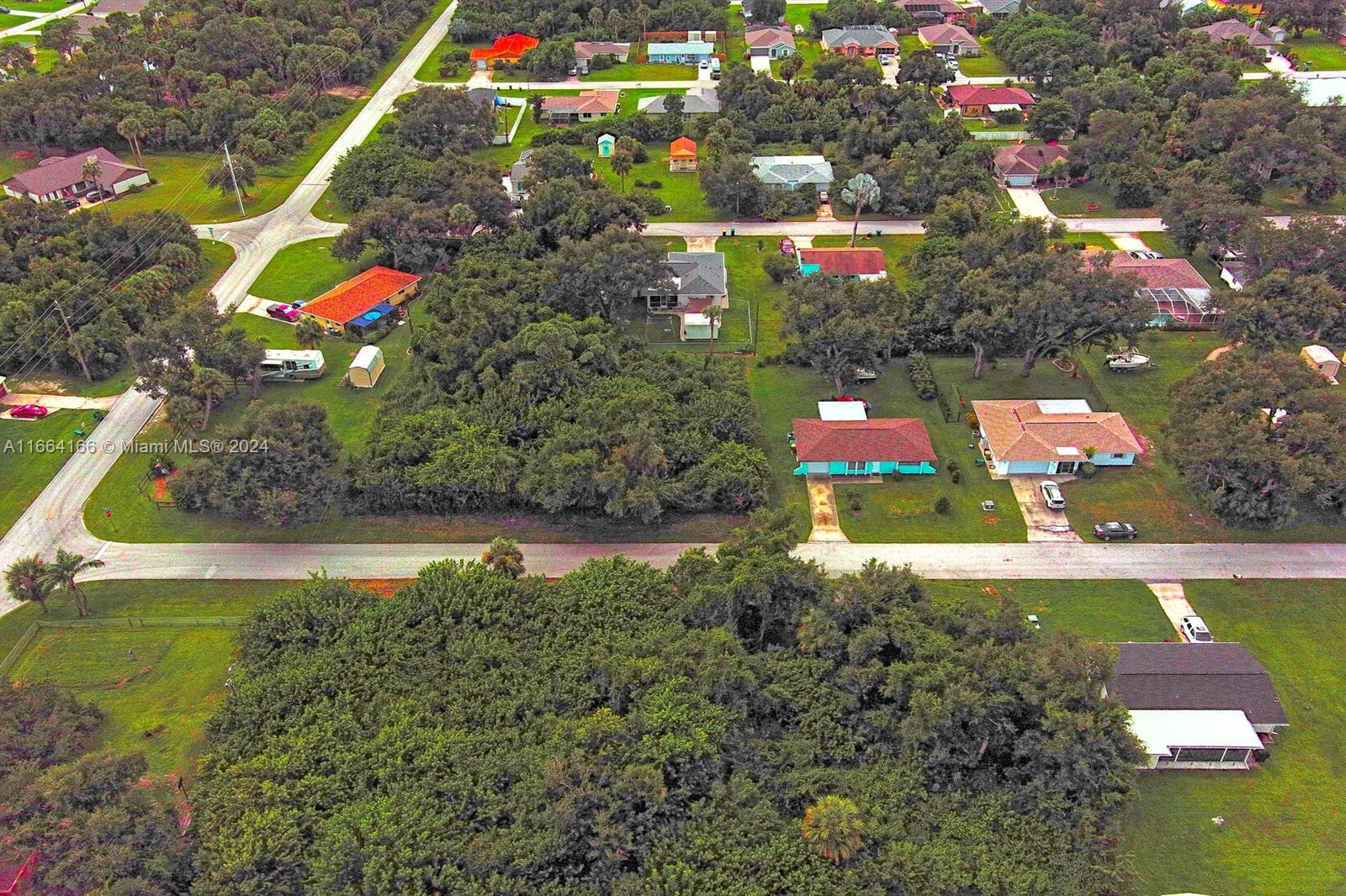 Port Charlotte - Land