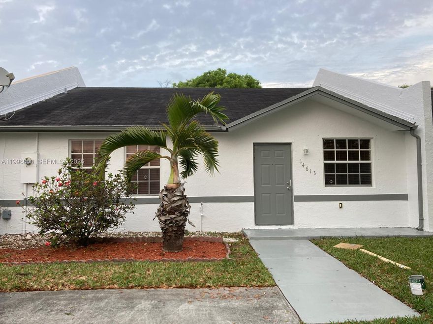 Centrally located townhouse, not on the busy street, but very close to all transportation, including the turnpike. Enjoy spacious rooms, vaulted ceilings. Property has a tenant and can not be shown till june 1