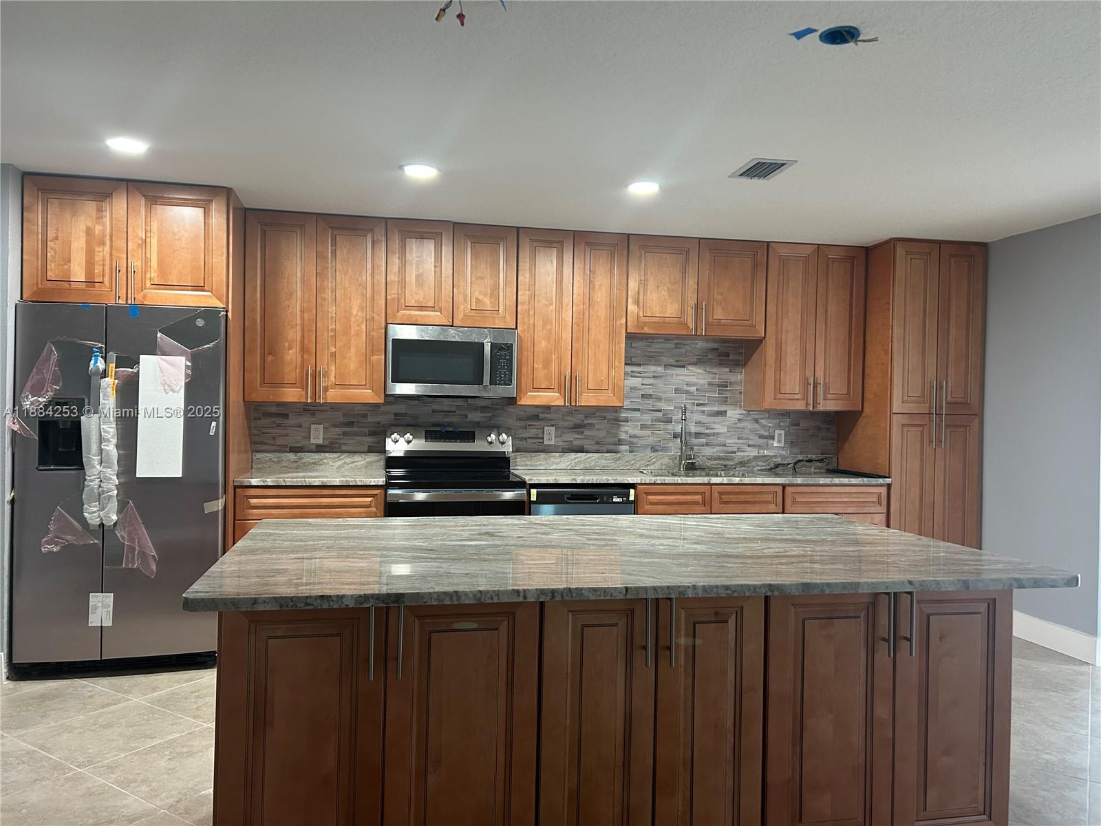 LAKEWOOD PARK UNIT 11 - Residential Lease