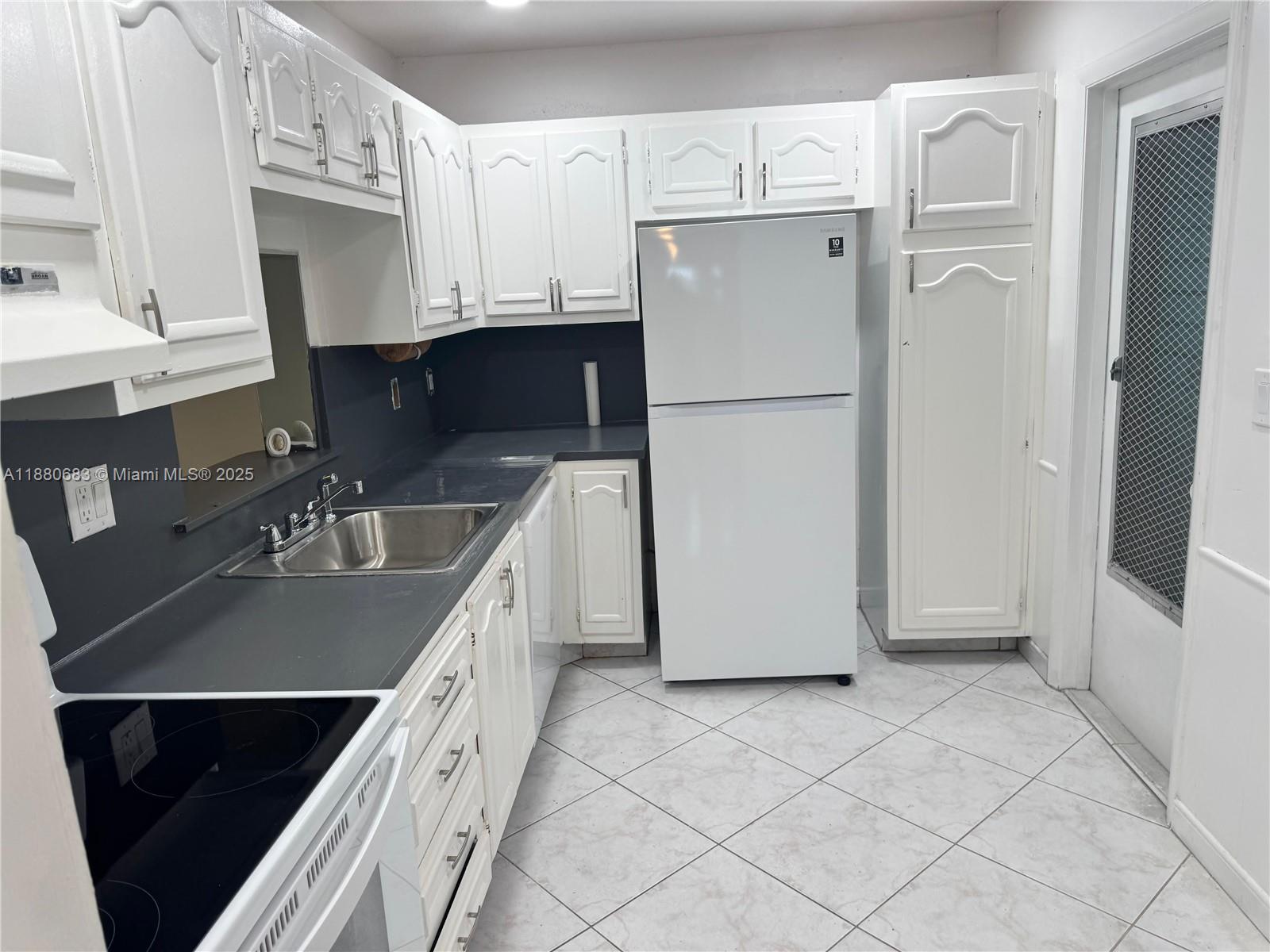 EMERALD CONDO - Residential Lease