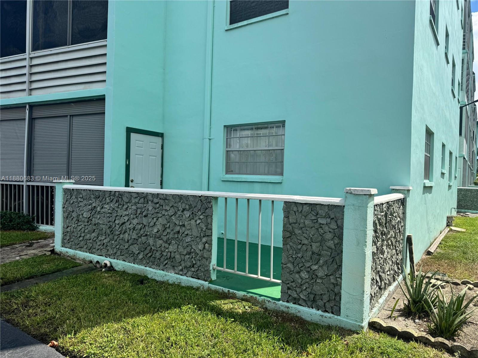 EMERALD CONDO - Residential Lease