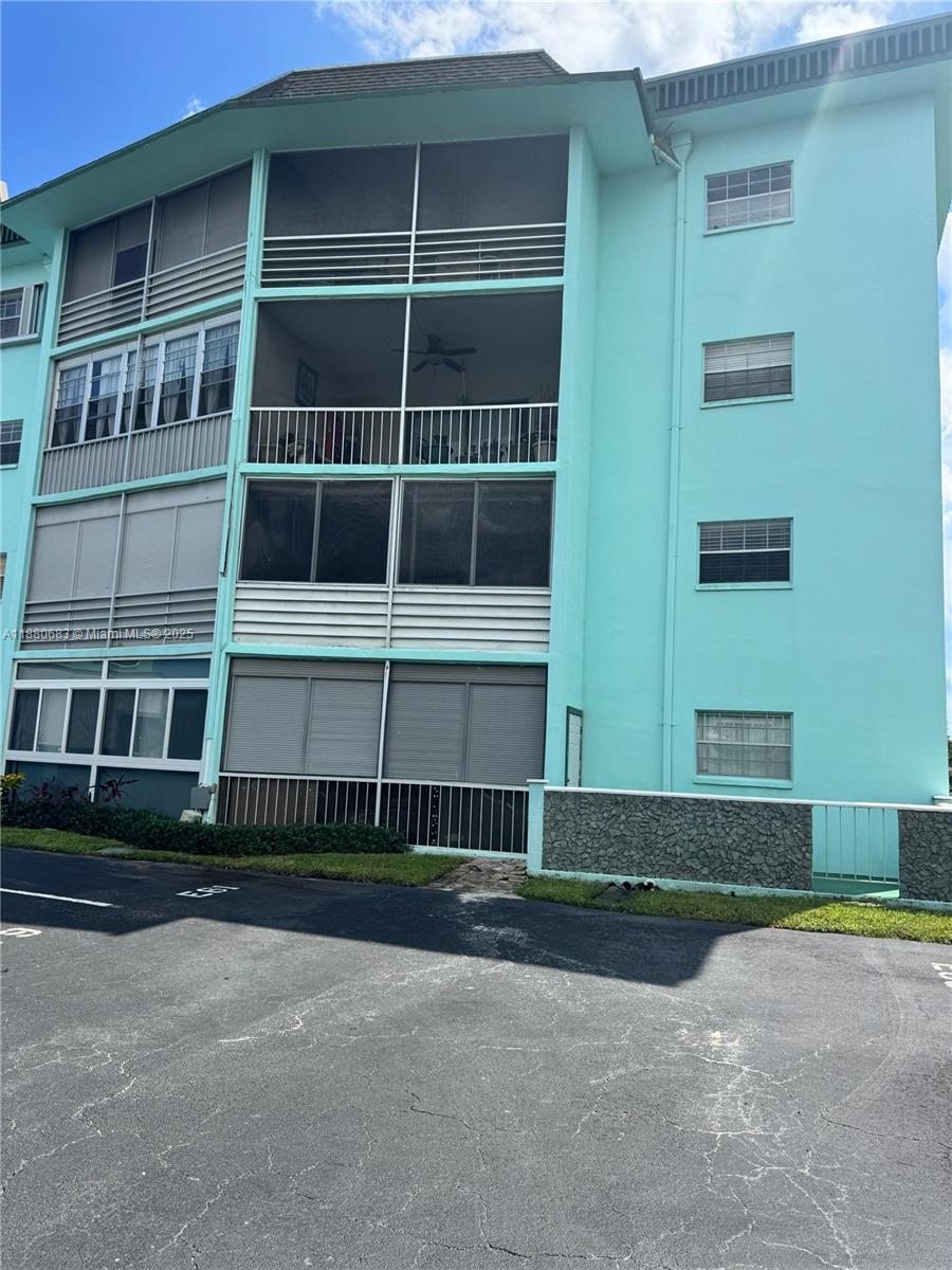 EMERALD CONDO - Residential Lease