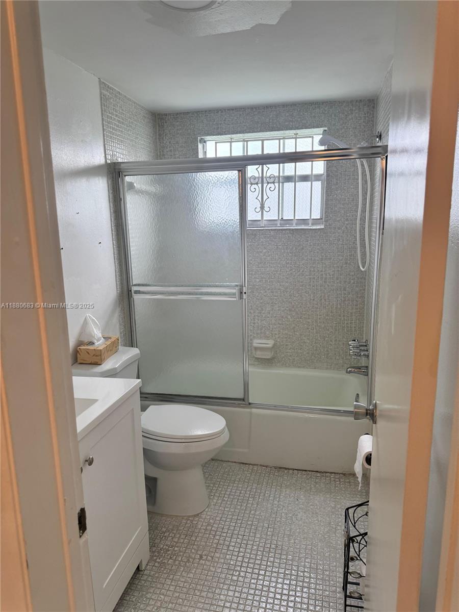 EMERALD CONDO - Residential Lease