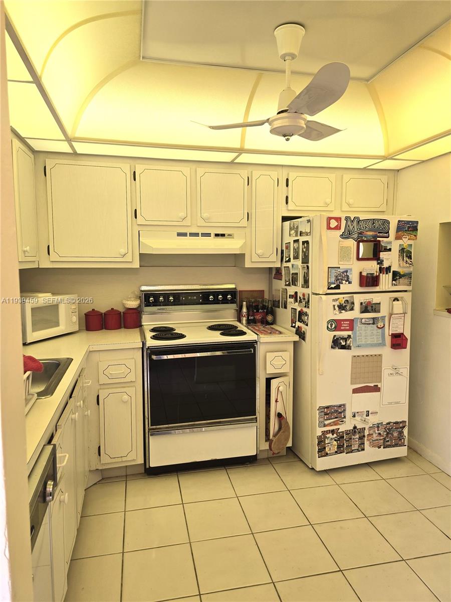 SUNRISE LAKES 128 CONDO - Residential