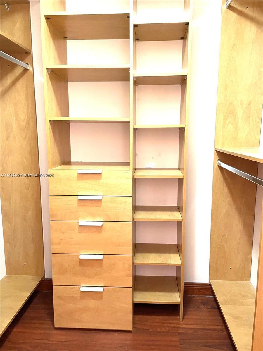 WINSTON TOWERS 600 CONDO - Residential