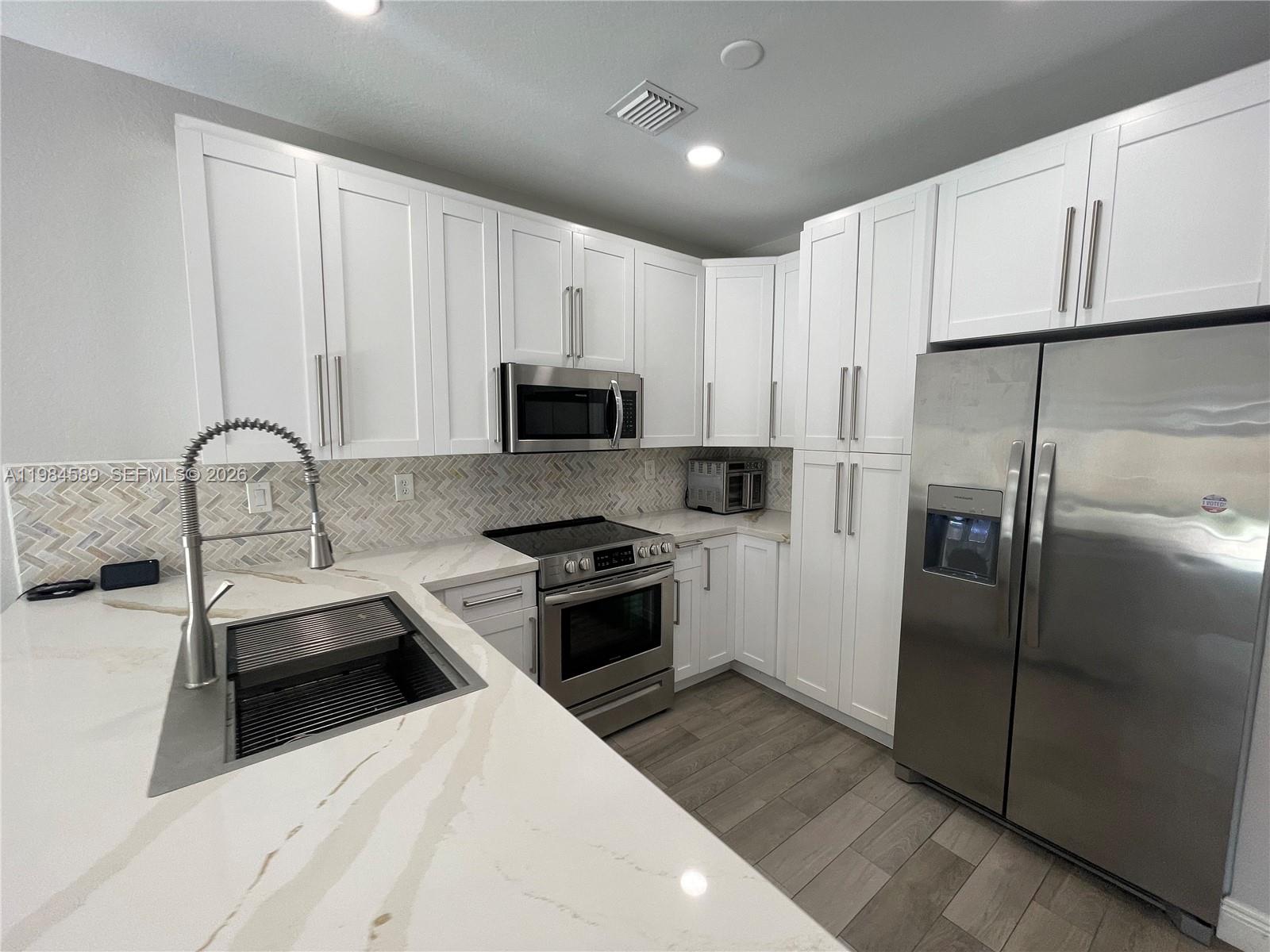 LAKES BY THE BAY GEE - Residential