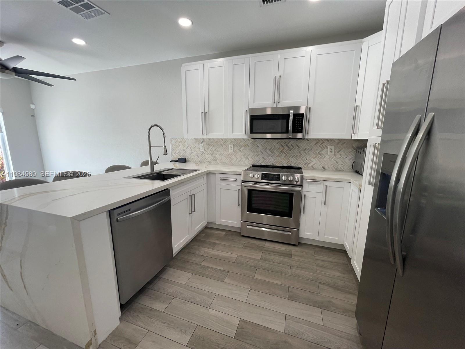 LAKES BY THE BAY GEE - Residential