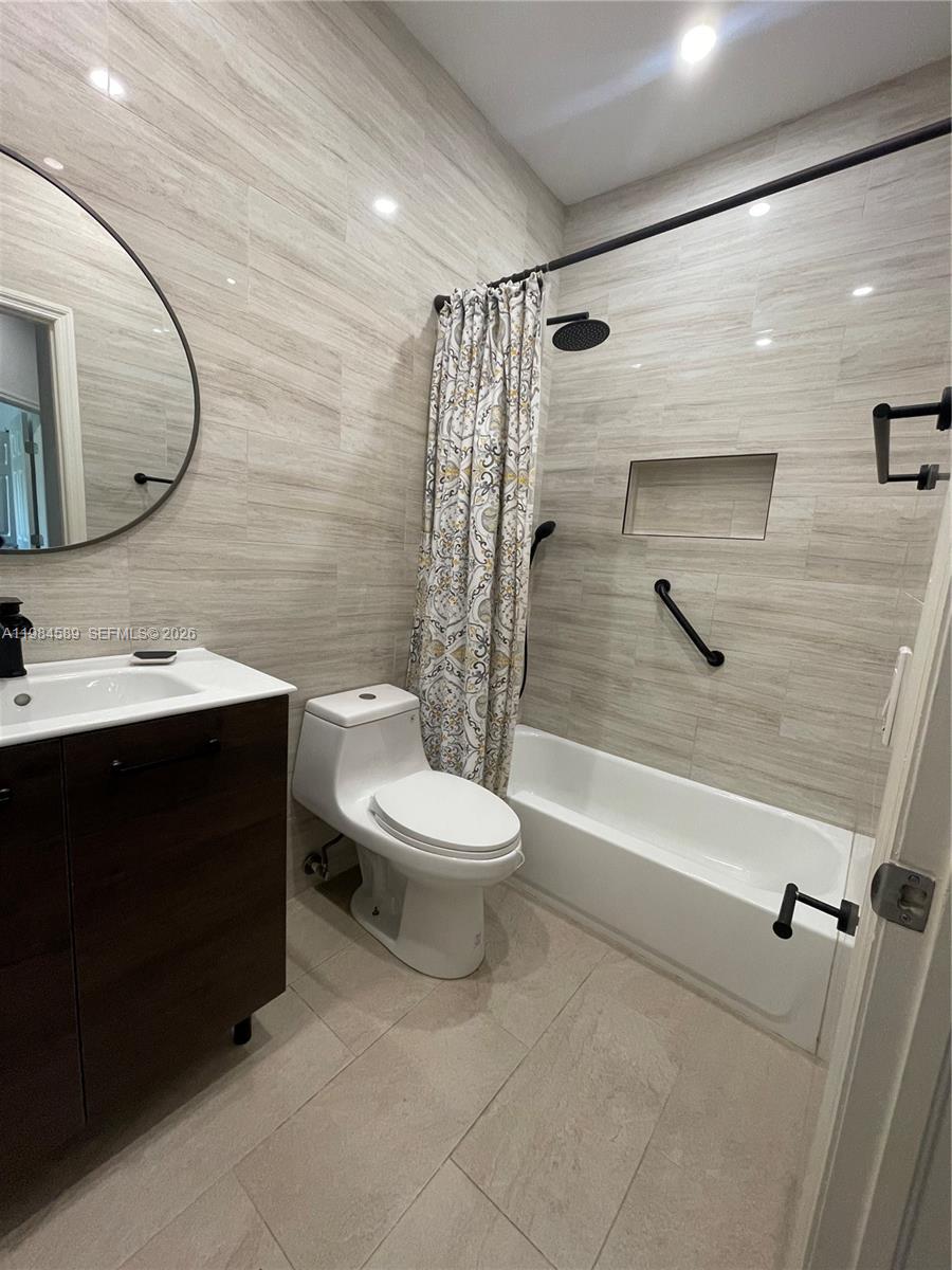 LAKES BY THE BAY GEE - Residential