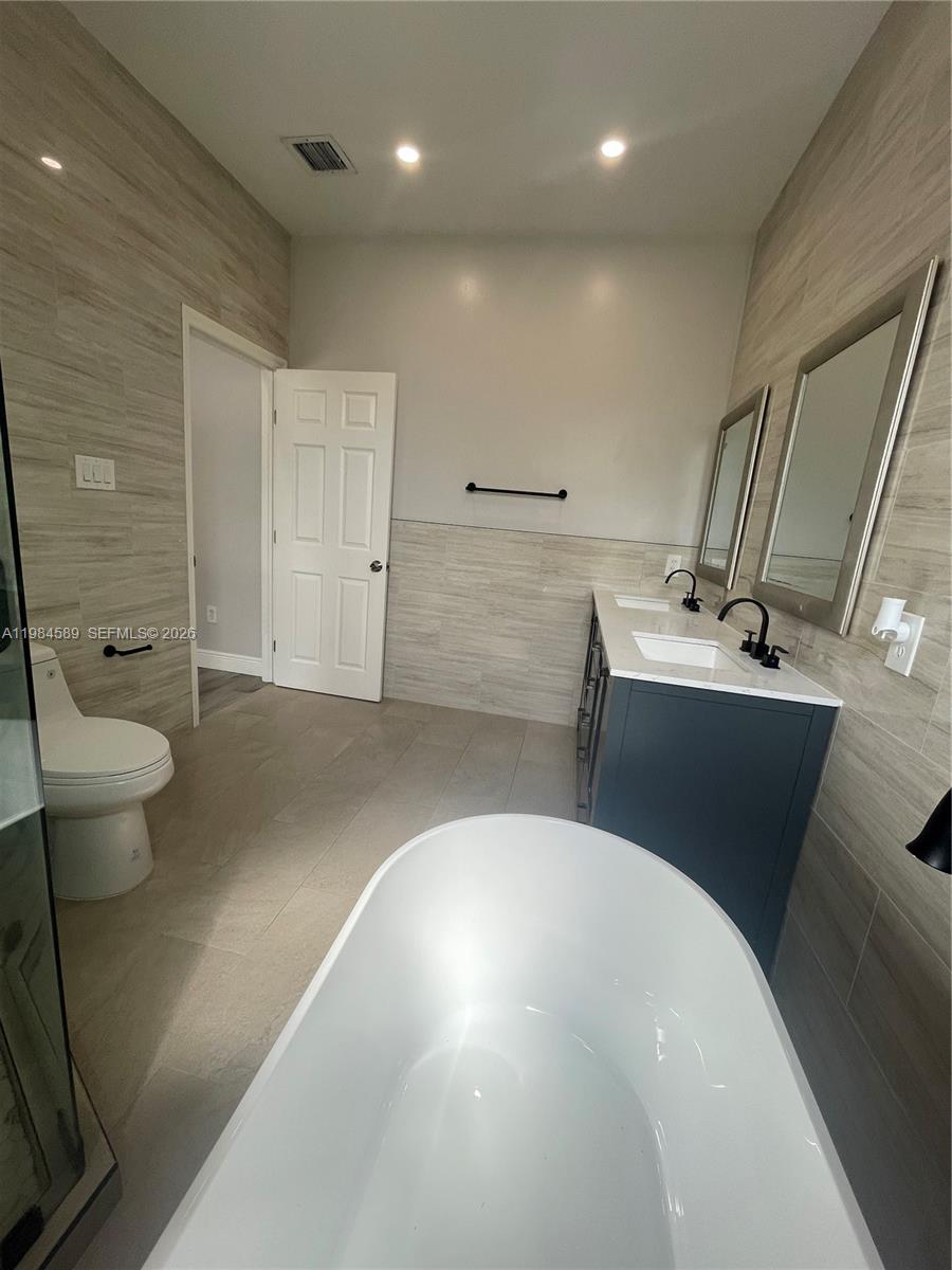 LAKES BY THE BAY GEE - Residential